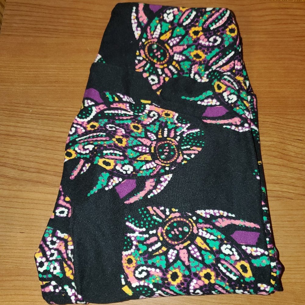 - LuLaRoe Mosaic Fish Leggings one size leggings